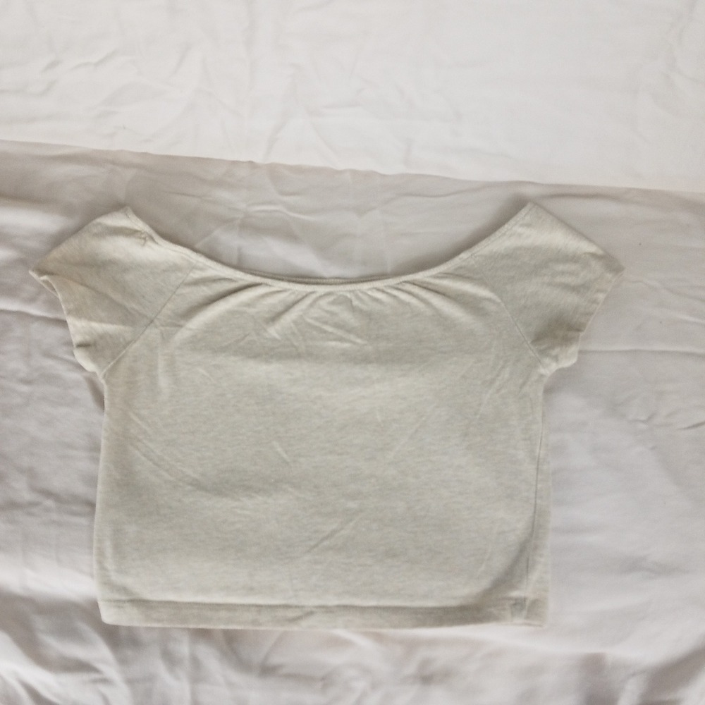 Me To We Crop Top Women Small Oatmeal Excellent Scoop Neck Short Sleeve Boxy